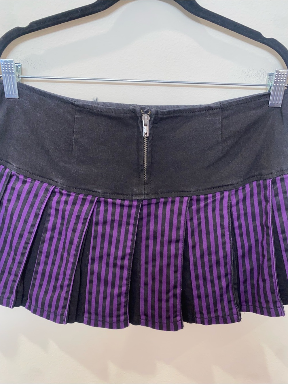 Rare Vintage Y2K Tripp NYC Purple & Black Striped Pleated Mini Skirt - Picture 5 of 6